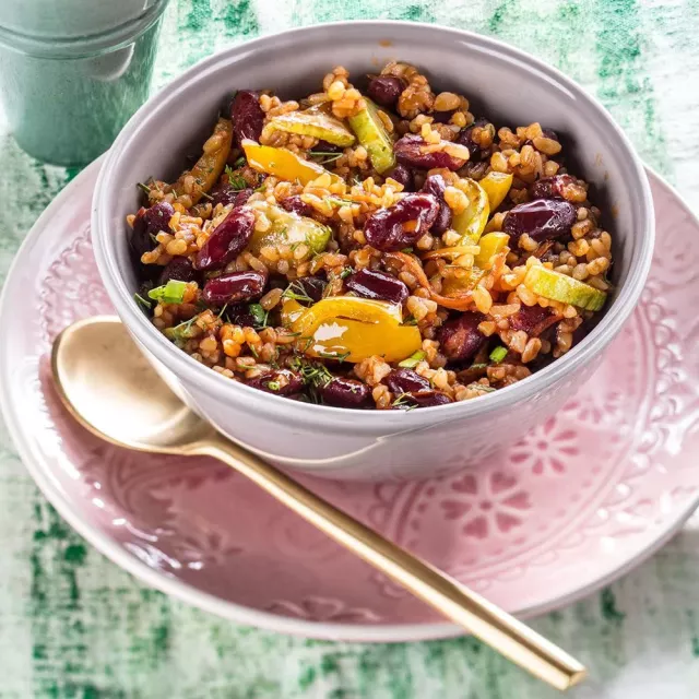 Gyzyl noýbaly we gök önümli bulgur